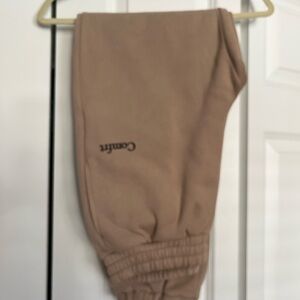 Comfrt tan joggers NWOT SIZE M